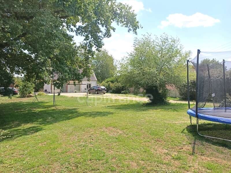 Maison à VILLENEUVE-SUR-YONNE