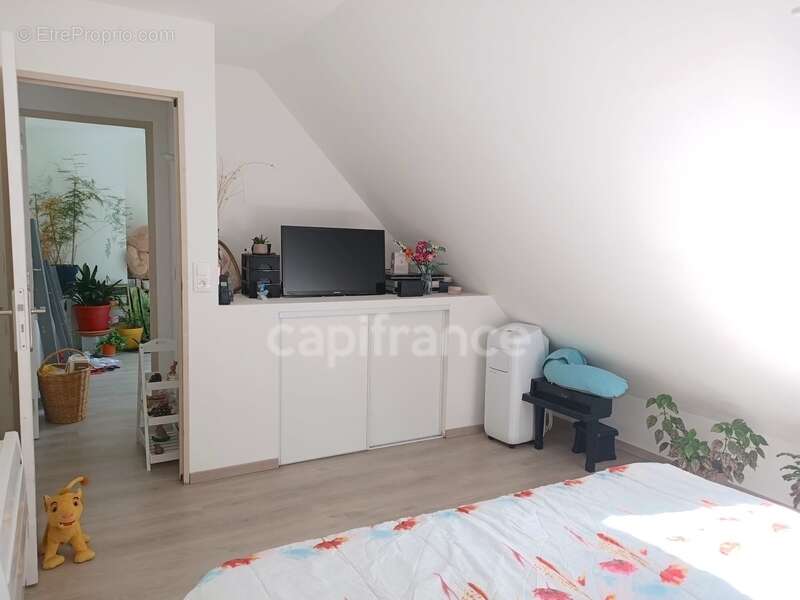 Maison à VILLENEUVE-SUR-YONNE