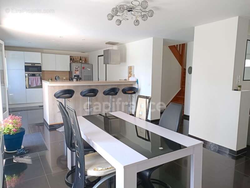 Maison à VILLENEUVE-SUR-YONNE