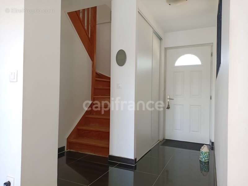 Maison à VILLENEUVE-SUR-YONNE