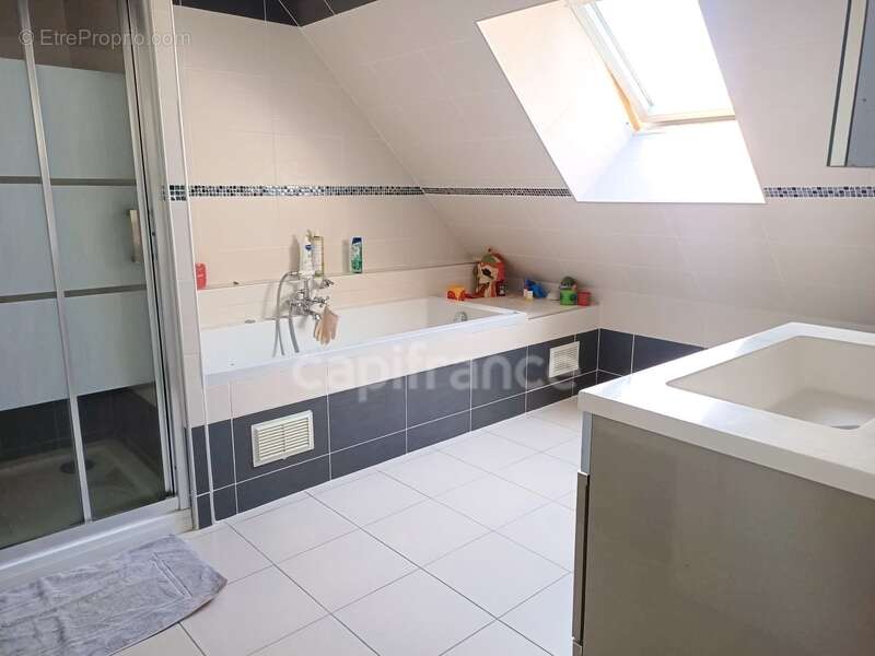 Maison à VILLENEUVE-SUR-YONNE