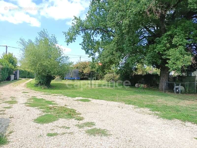 Maison à VILLENEUVE-SUR-YONNE
