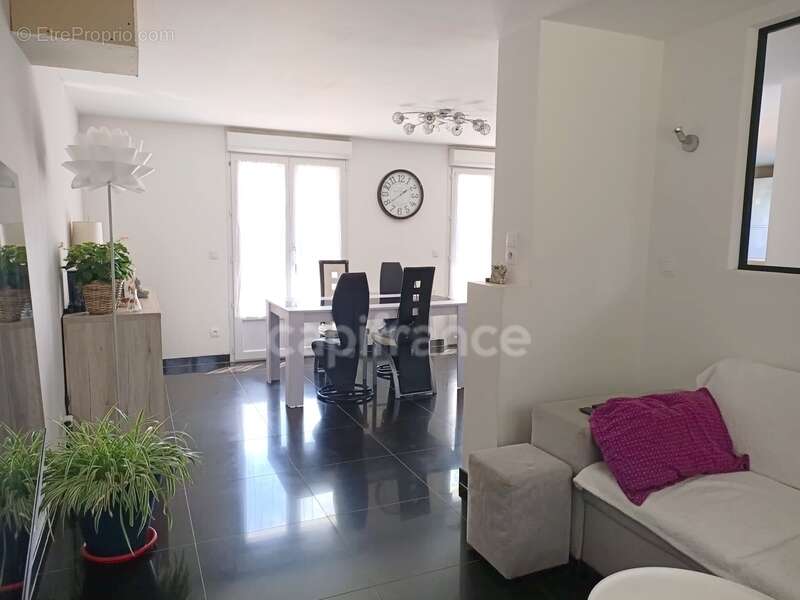 Maison à VILLENEUVE-SUR-YONNE