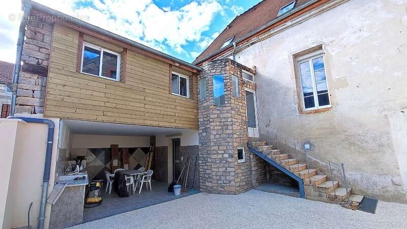 Maison à FLEUREY-SUR-OUCHE