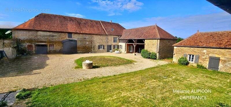 Maison à VIC-DE-CHASSENAY