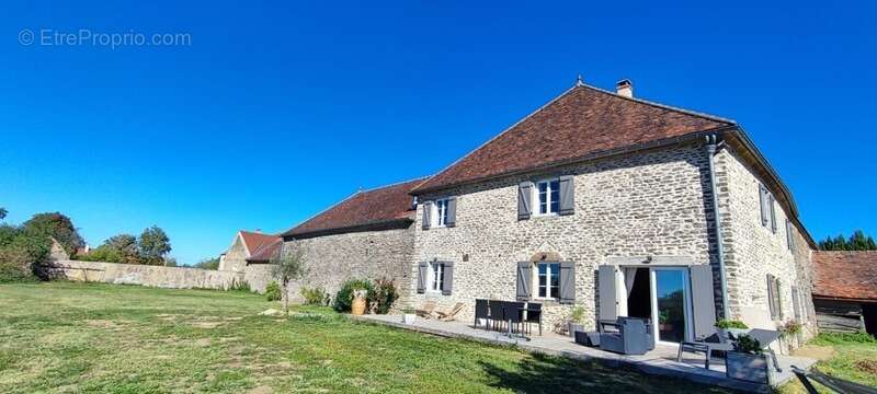 Maison à VIC-DE-CHASSENAY