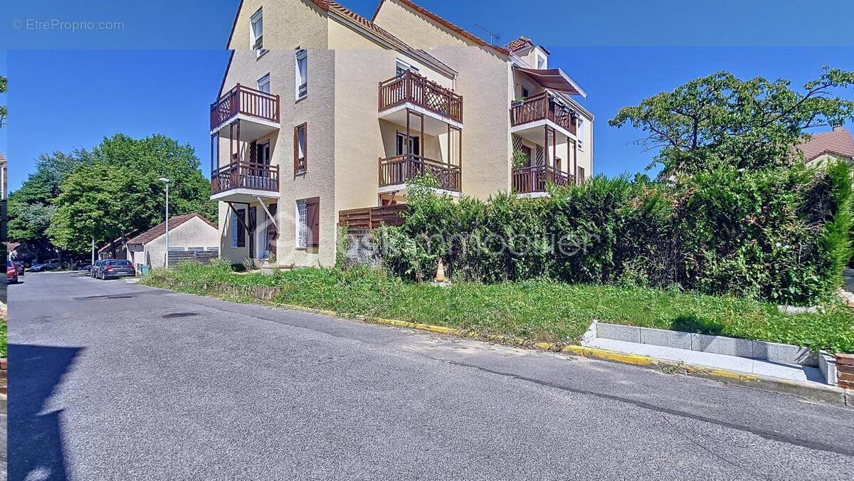 Appartement à EMERAINVILLE