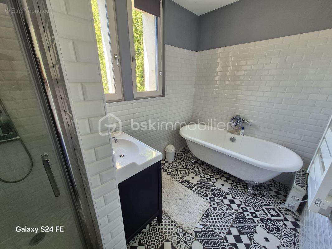 Maison à AZAY-LE-RIDEAU