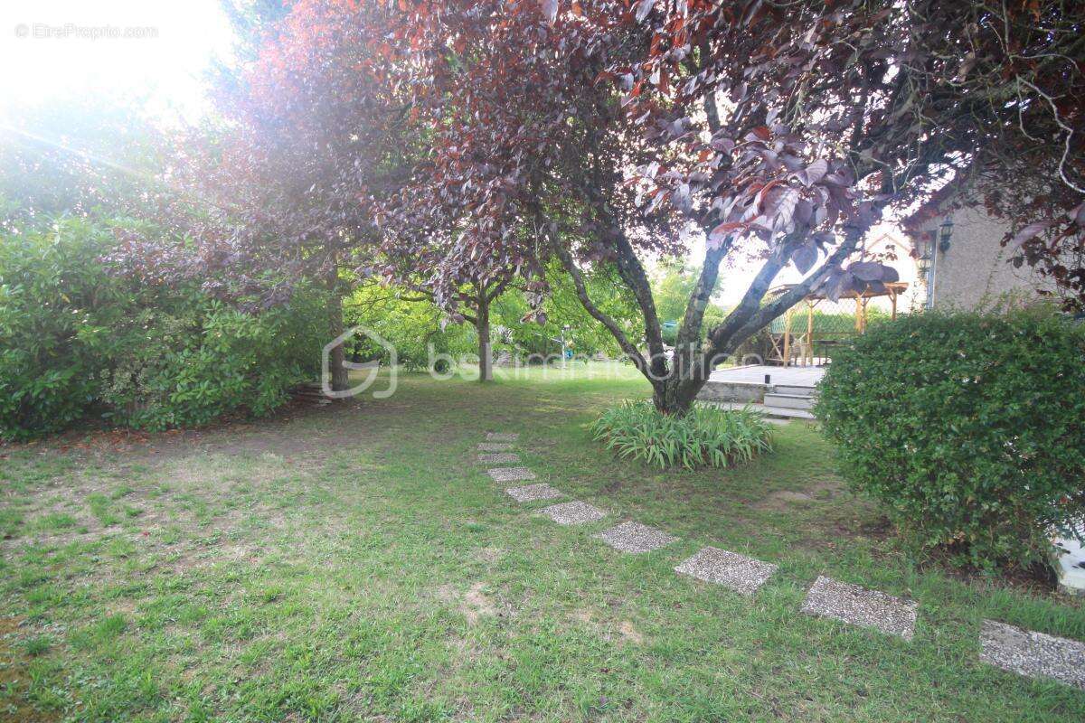 Maison à D&#039;HUISON-LONGUEVILLE