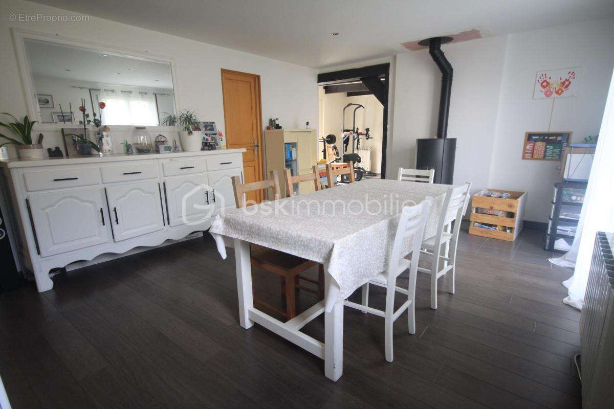 Maison à D&#039;HUISON-LONGUEVILLE