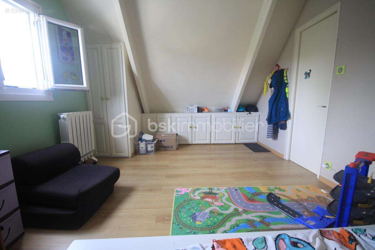 Maison à D&#039;HUISON-LONGUEVILLE