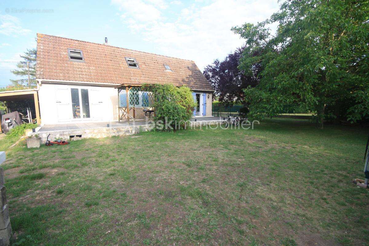 Maison à D&#039;HUISON-LONGUEVILLE