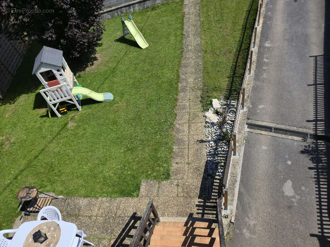 Maison à ARC-SOUS-CICON