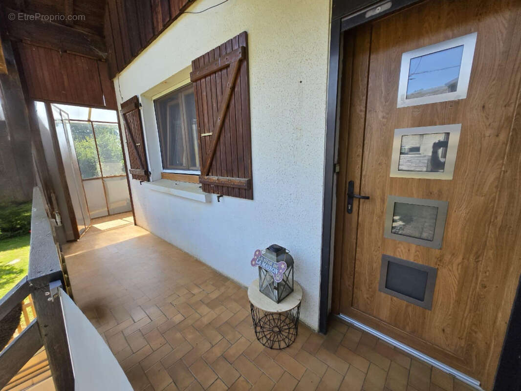 Maison à ARC-SOUS-CICON