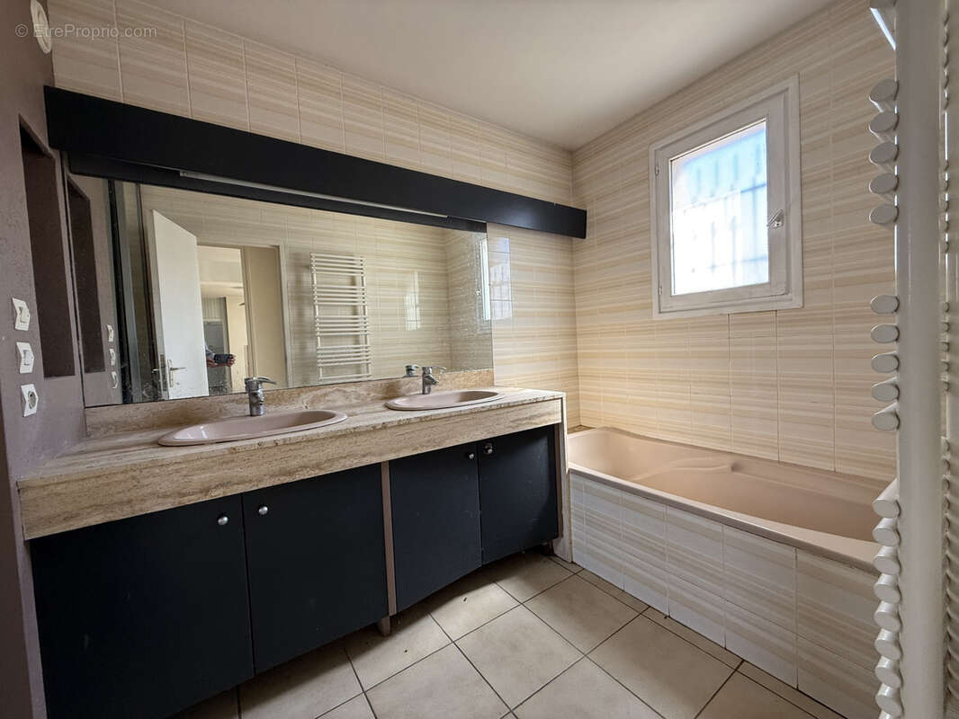 Maison à VAUX-SUR-MER