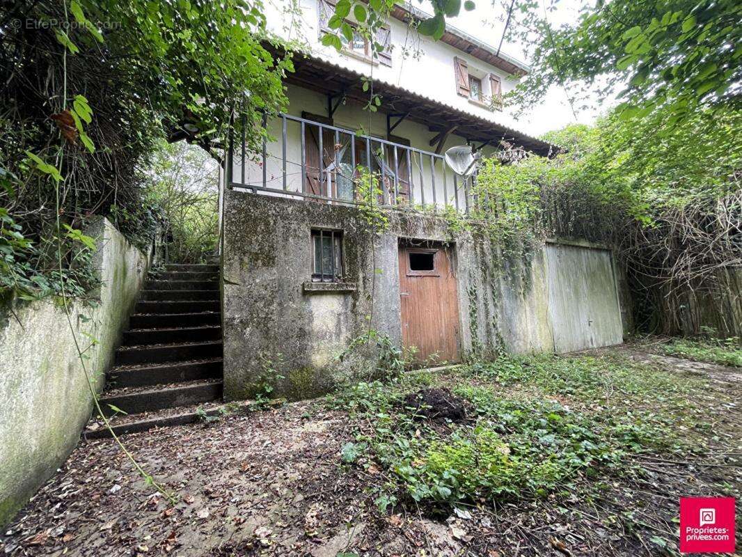 Maison à SAINT-MAURICE-SUR-AVEYRON