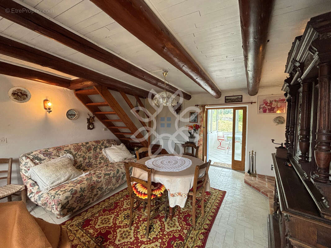 Maison à CHAMPAGNAC-LE-VIEUX