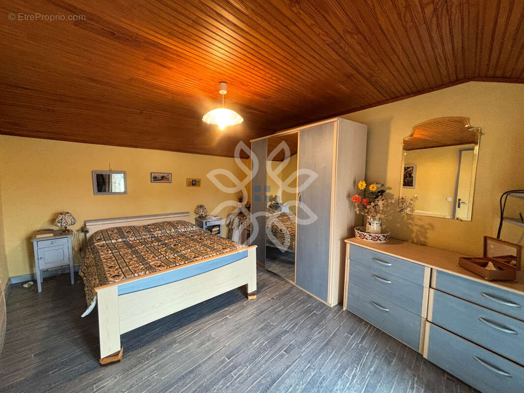 Maison à CHAMPAGNAC-LE-VIEUX