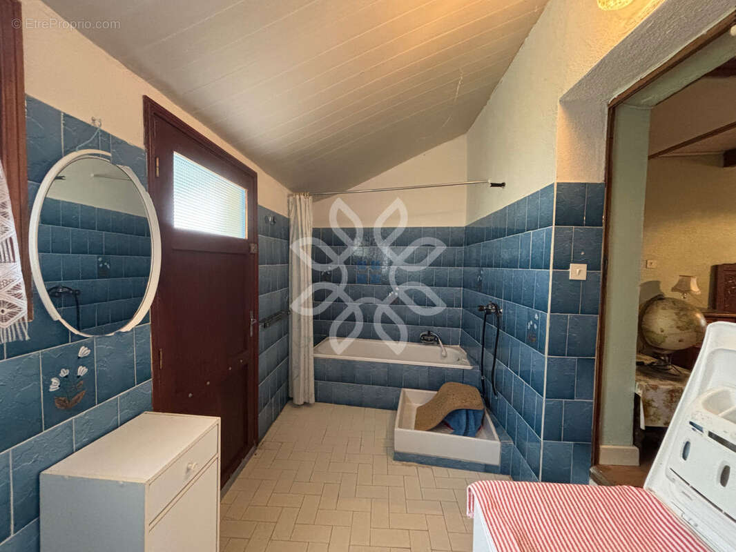 Maison à CHAMPAGNAC-LE-VIEUX