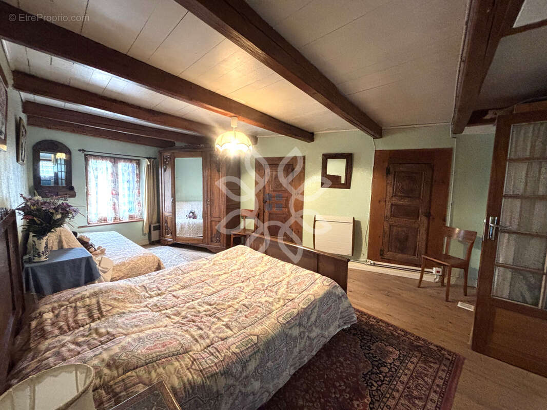 Maison à CHAMPAGNAC-LE-VIEUX