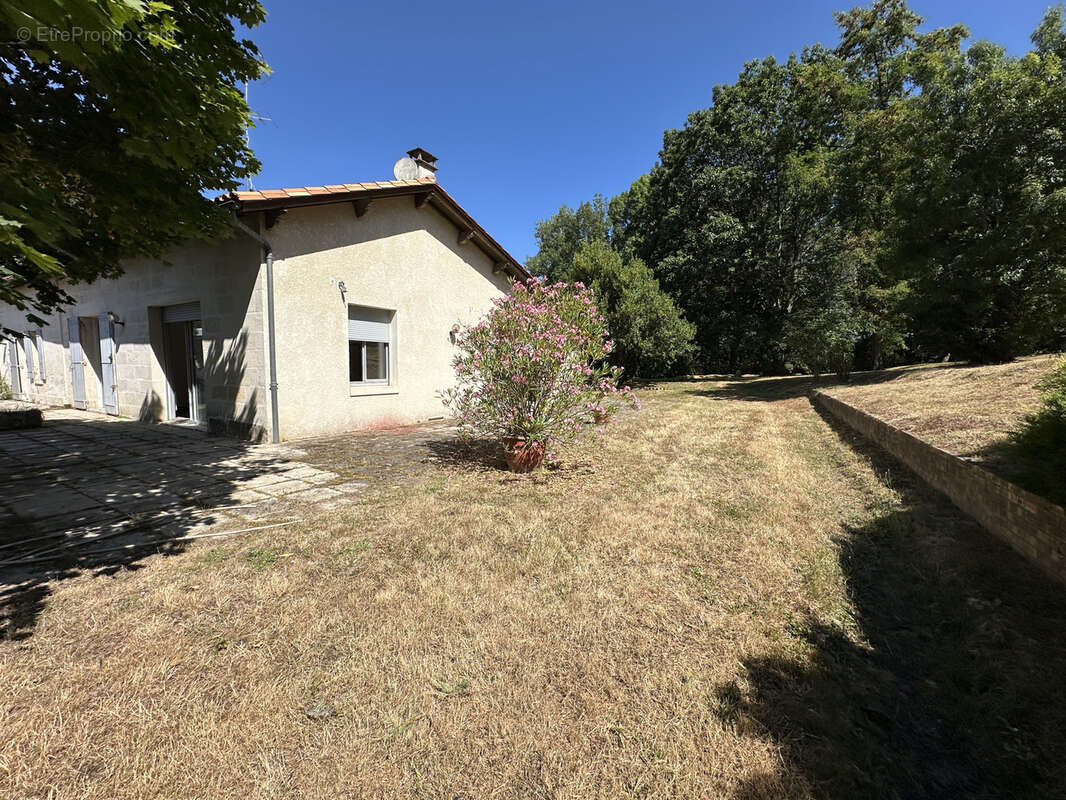Maison à LA ROCHE-CHALAIS