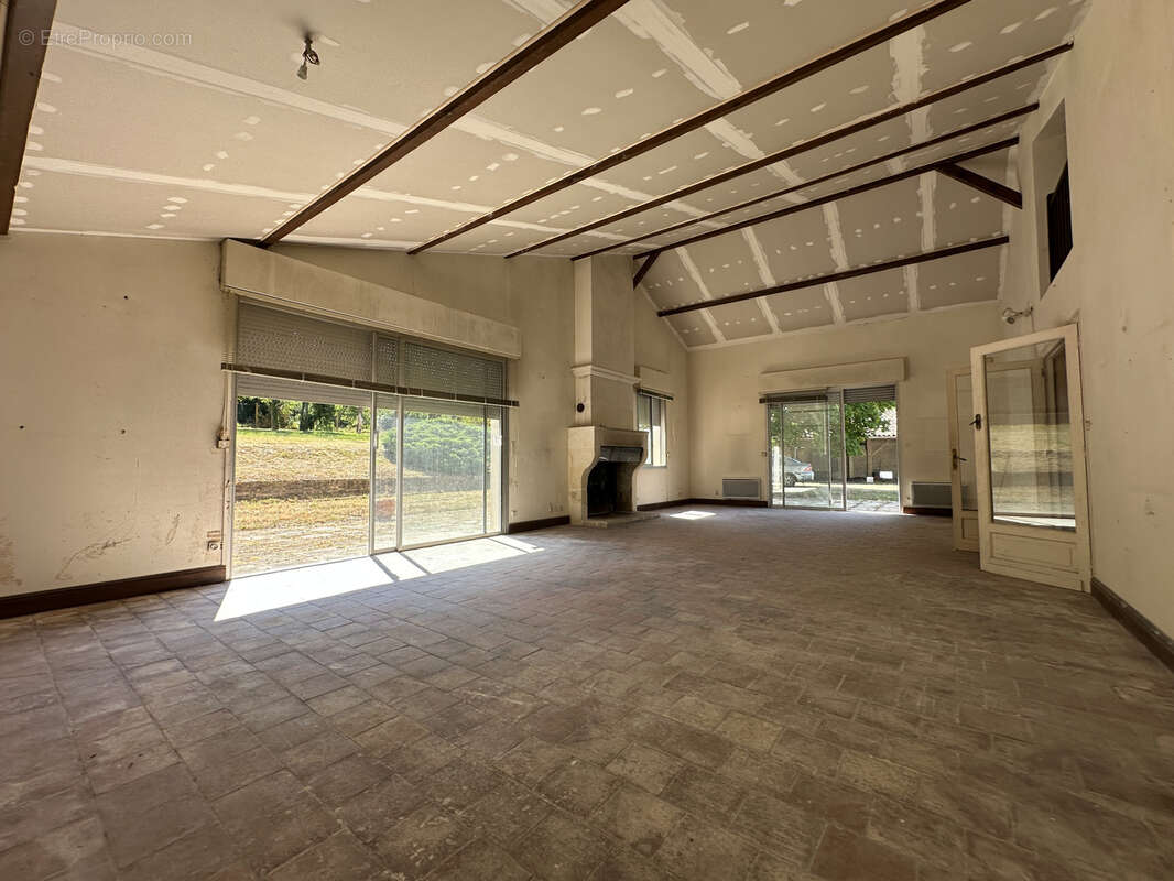 Maison à LA ROCHE-CHALAIS