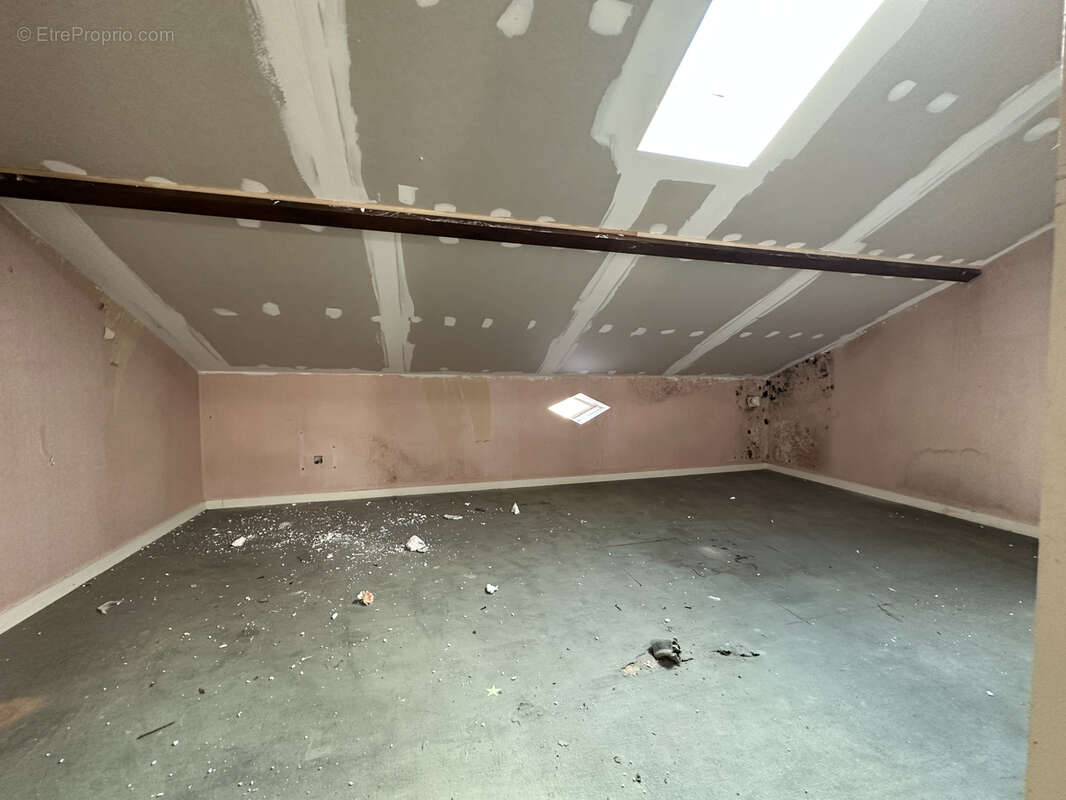 Maison à LA ROCHE-CHALAIS