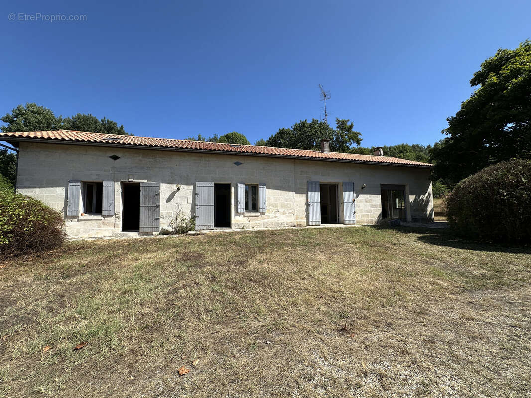 Maison à LA ROCHE-CHALAIS