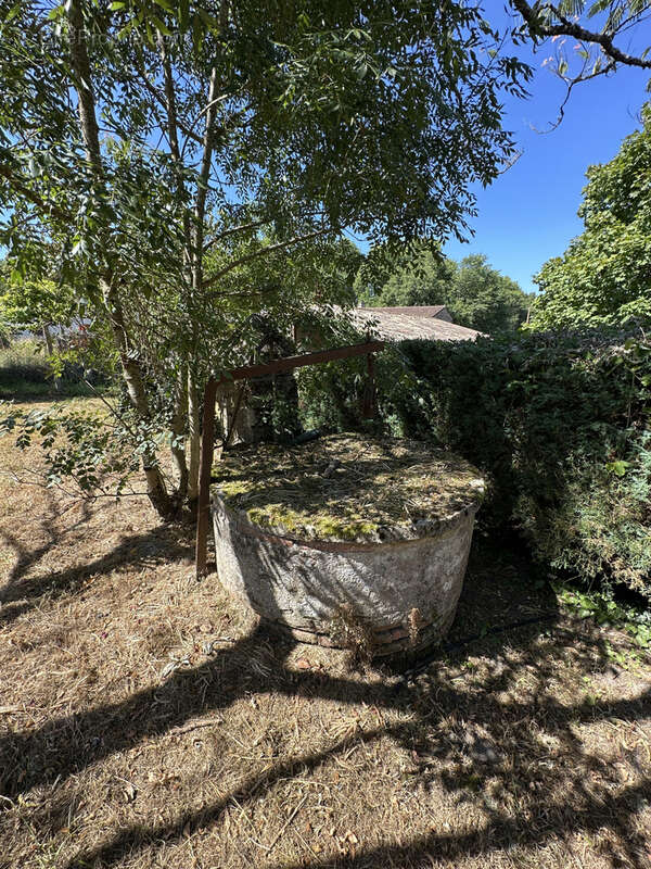Maison à LA ROCHE-CHALAIS