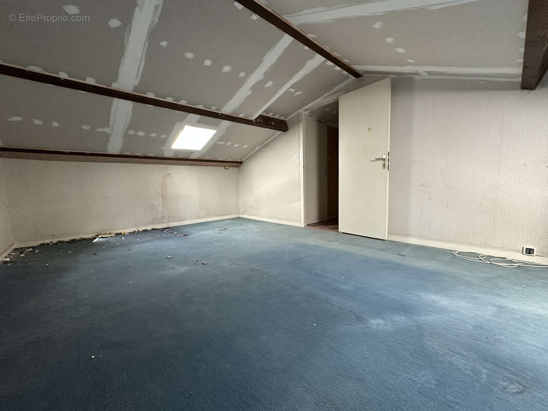 Maison à LA ROCHE-CHALAIS