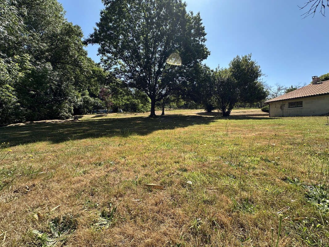 Maison à LA ROCHE-CHALAIS