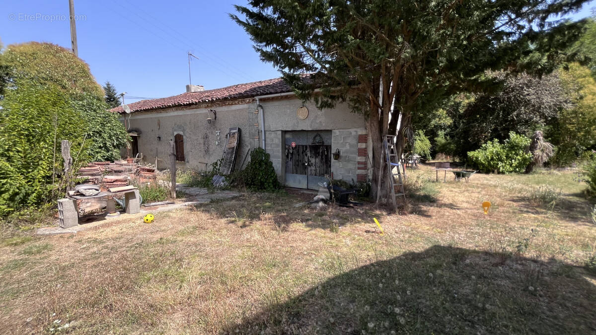 Maison à SAINTE-COLOMBE-EN-BRUILHOIS