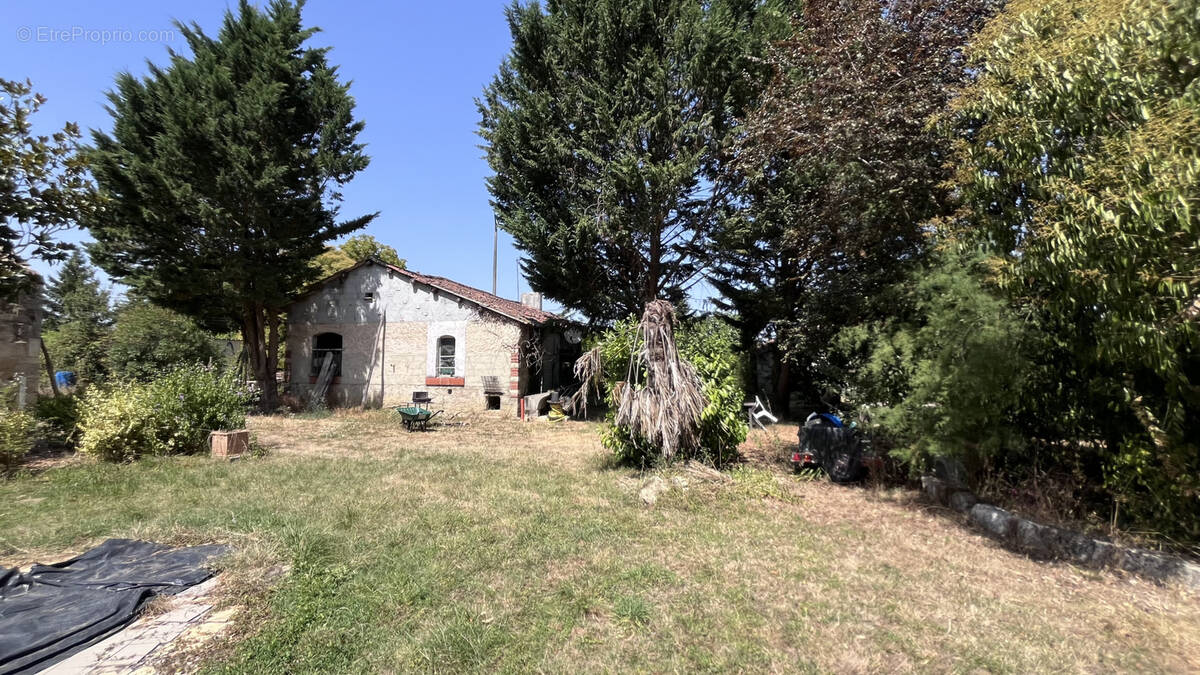 Maison à SAINTE-COLOMBE-EN-BRUILHOIS