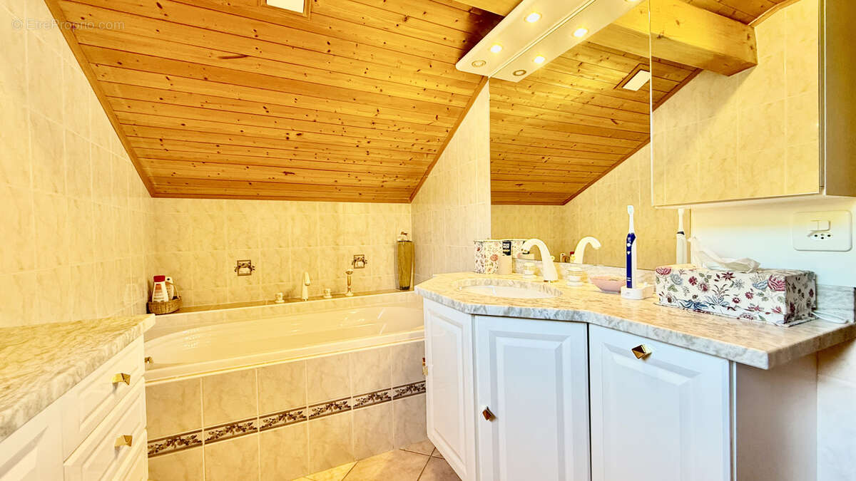 Maison à DIVONNE-LES-BAINS