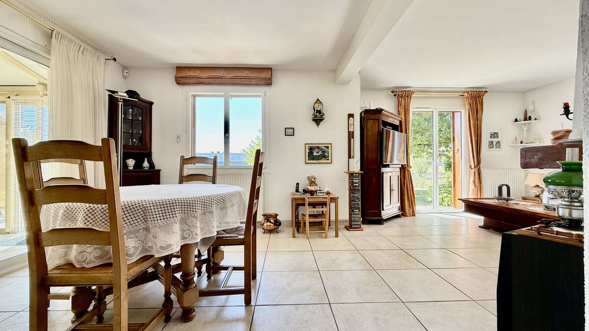 Maison à DIVONNE-LES-BAINS