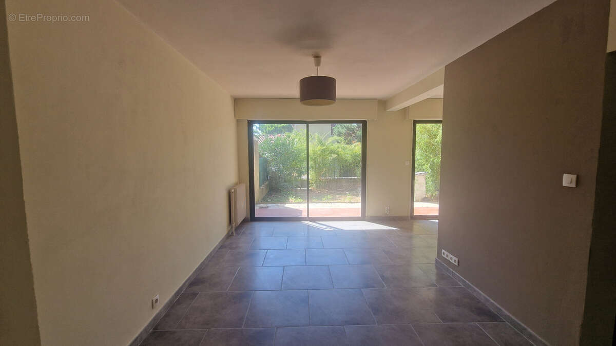 Maison à MONTELIMAR