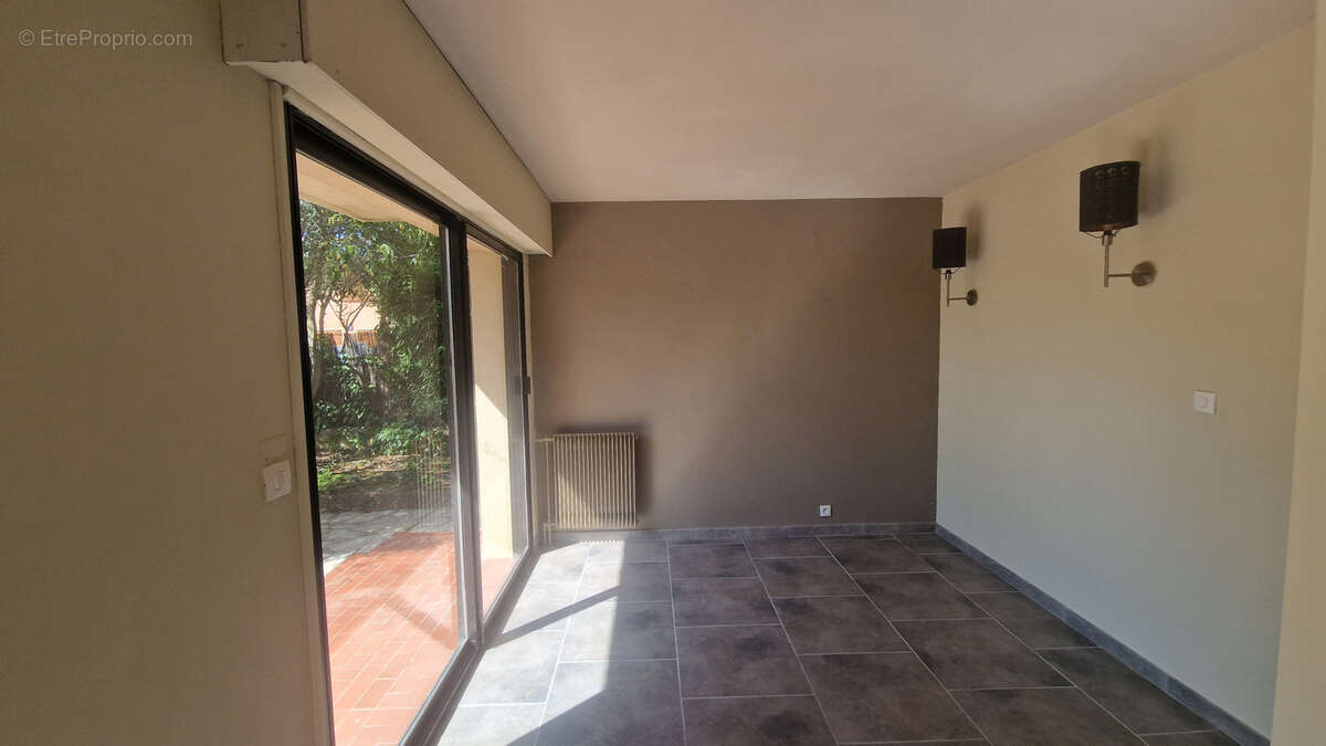 Maison à MONTELIMAR