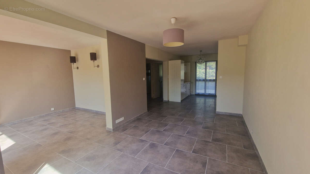 Maison à MONTELIMAR