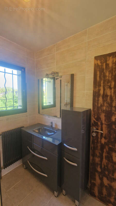 Maison à MONTELIMAR