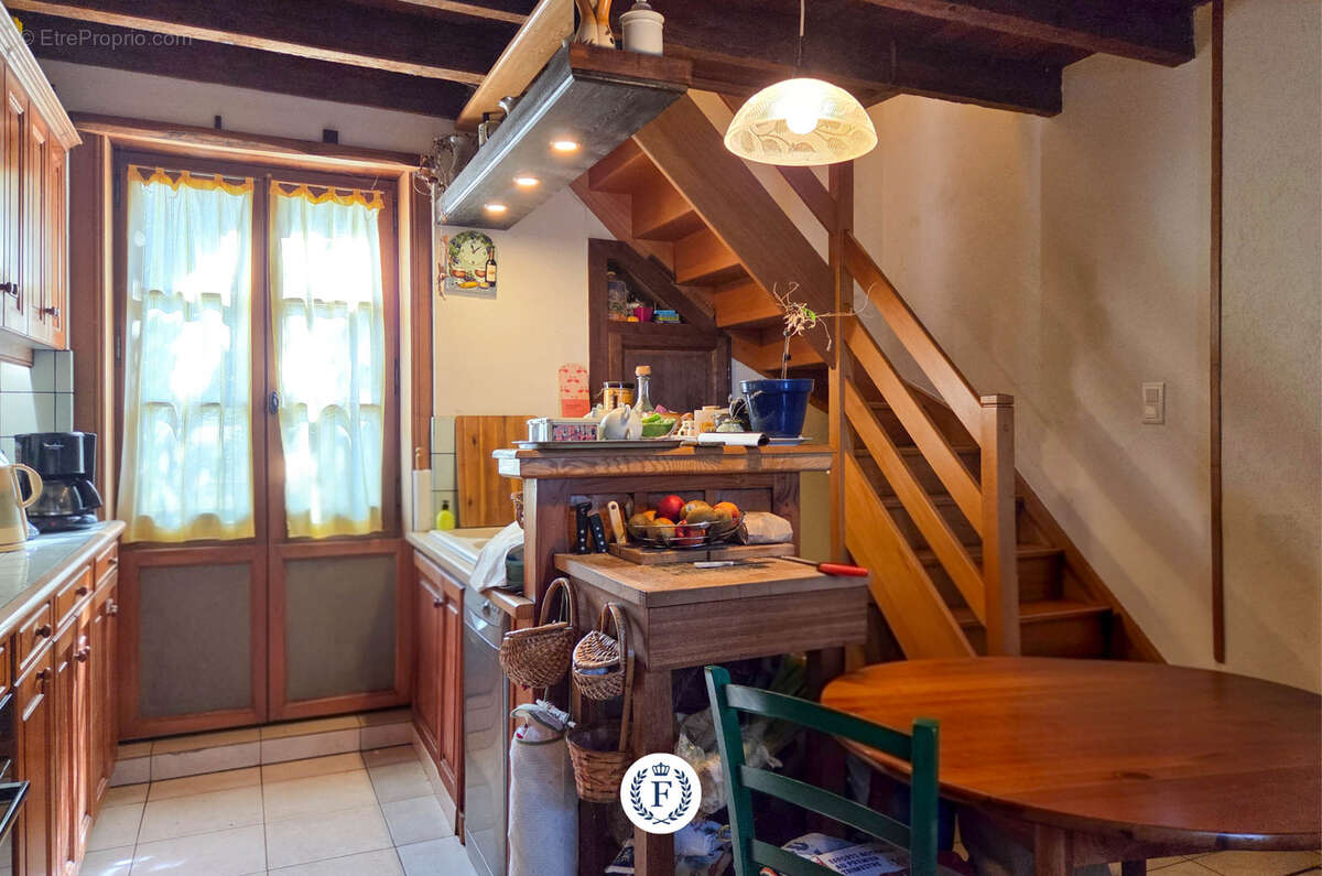 Maison à SAINT-BONNET-DES-BRUYERES