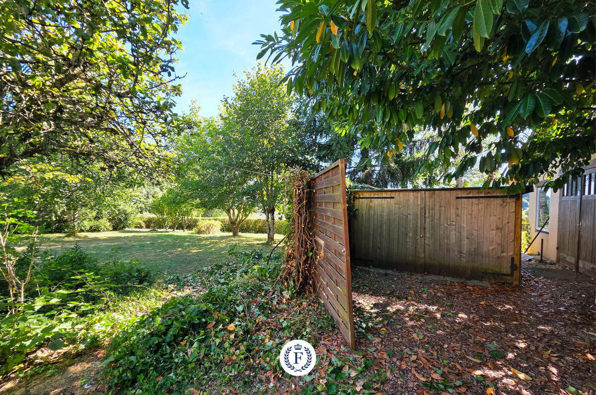 Maison à SAINT-BONNET-DES-BRUYERES