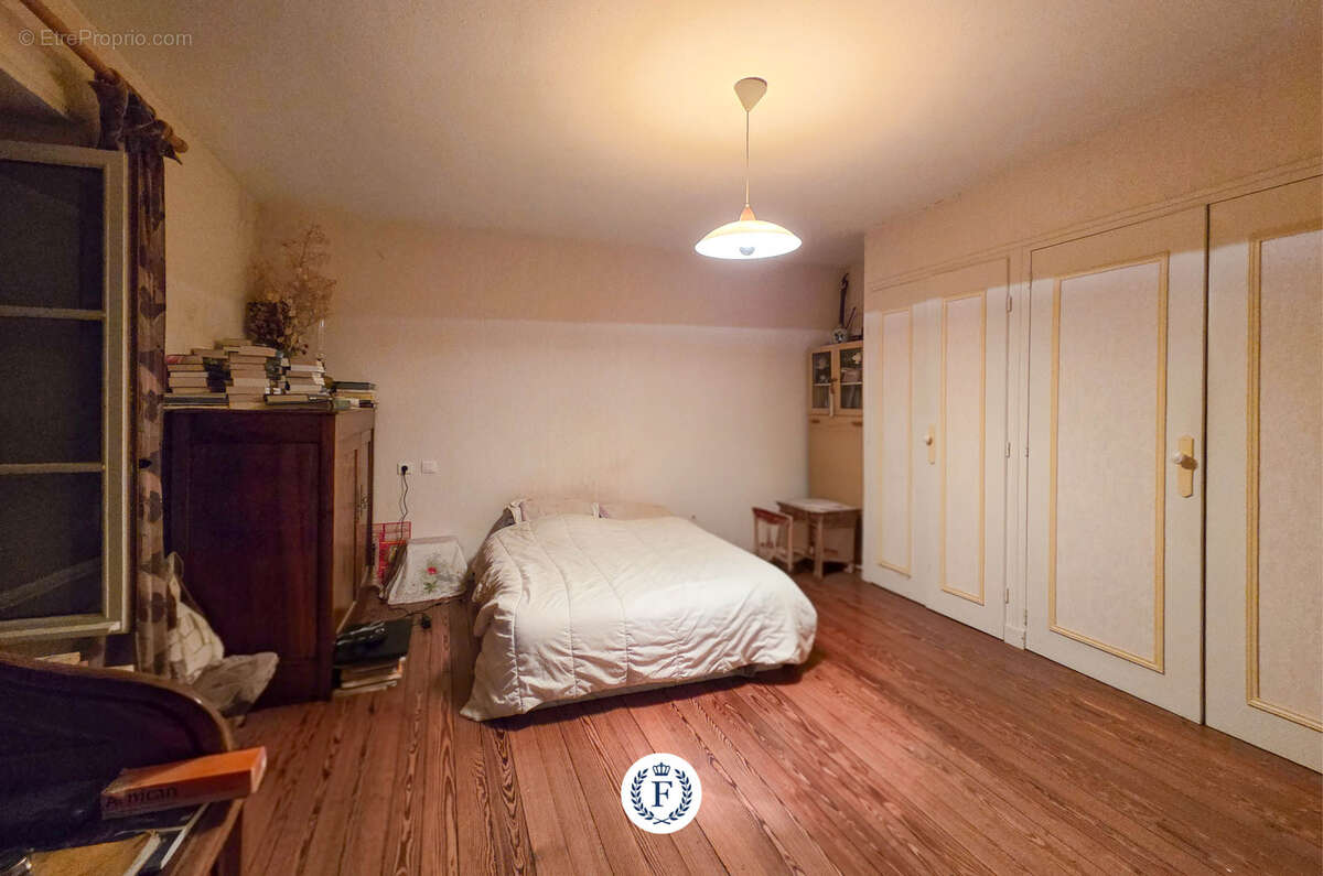 Maison à SAINT-BONNET-DES-BRUYERES