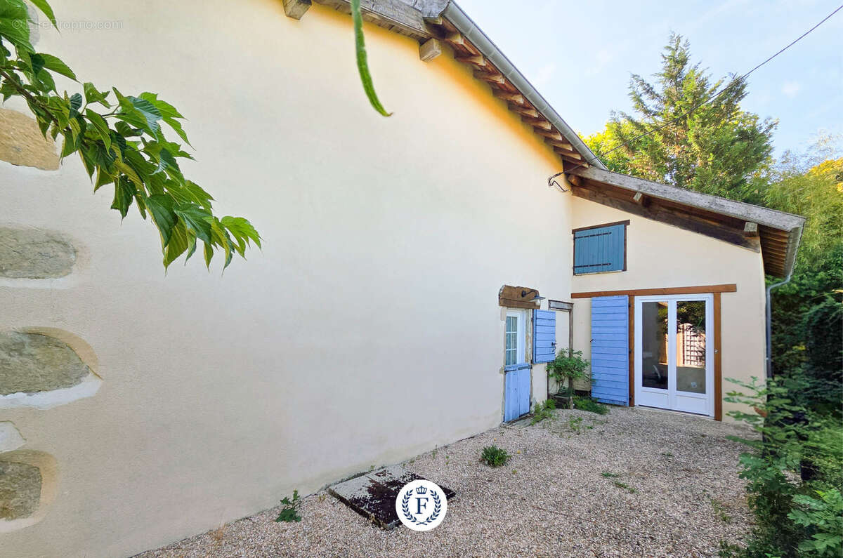 Maison à SAINT-BONNET-DES-BRUYERES