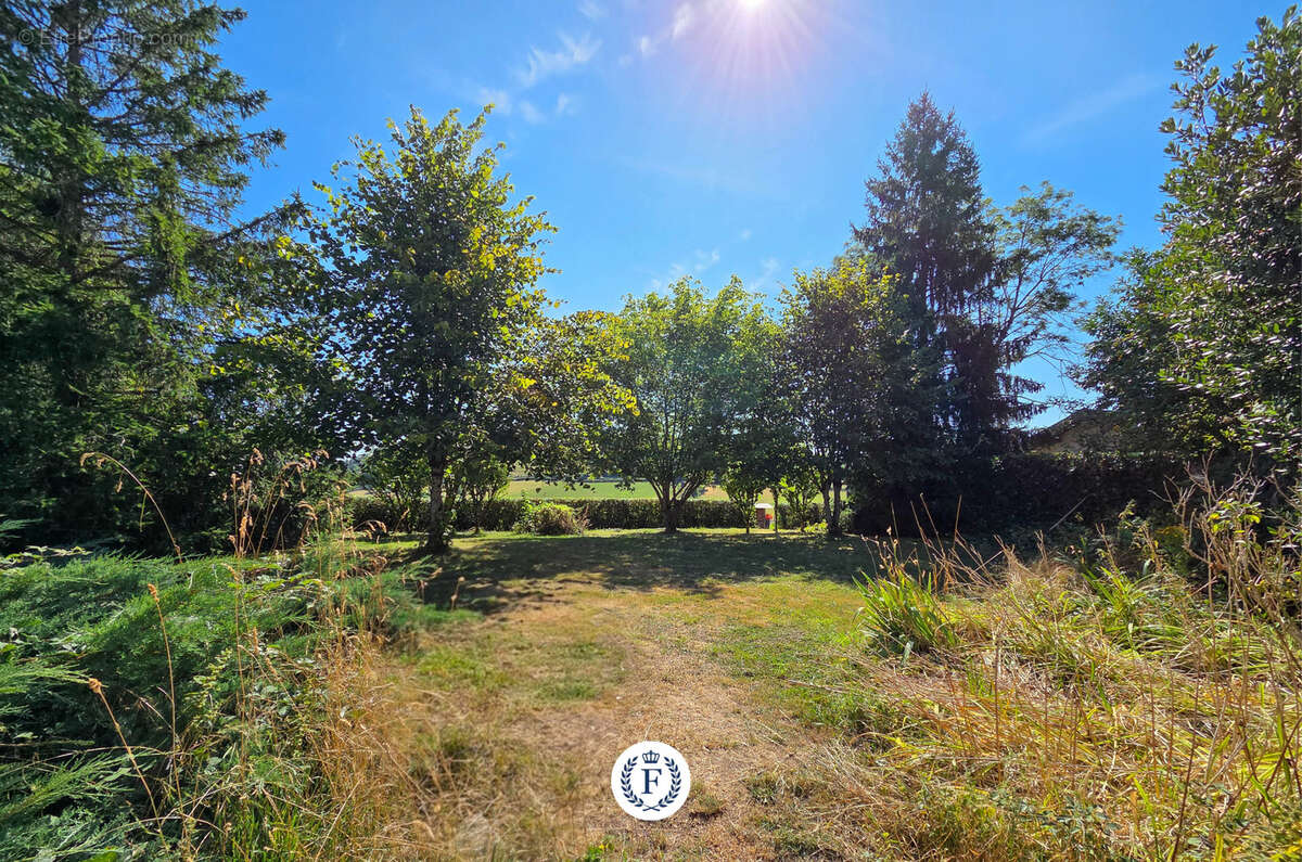 Maison à SAINT-BONNET-DES-BRUYERES