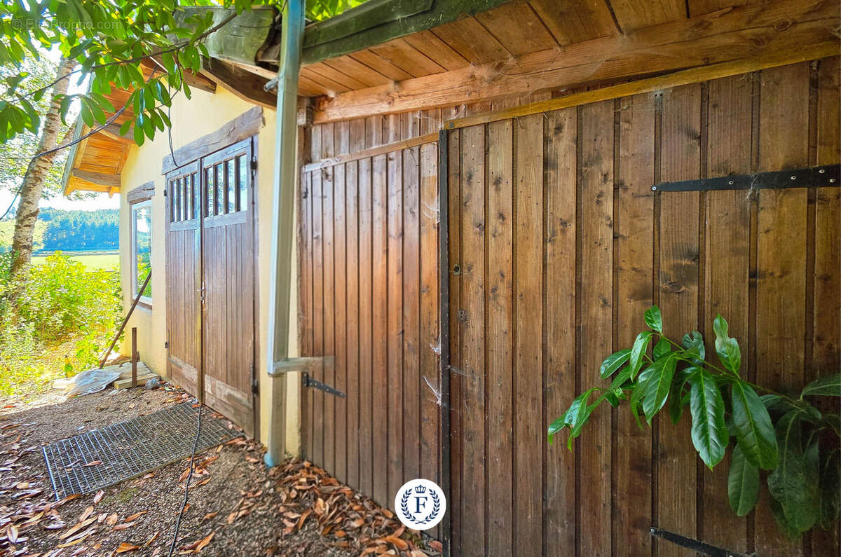 Maison à SAINT-BONNET-DES-BRUYERES