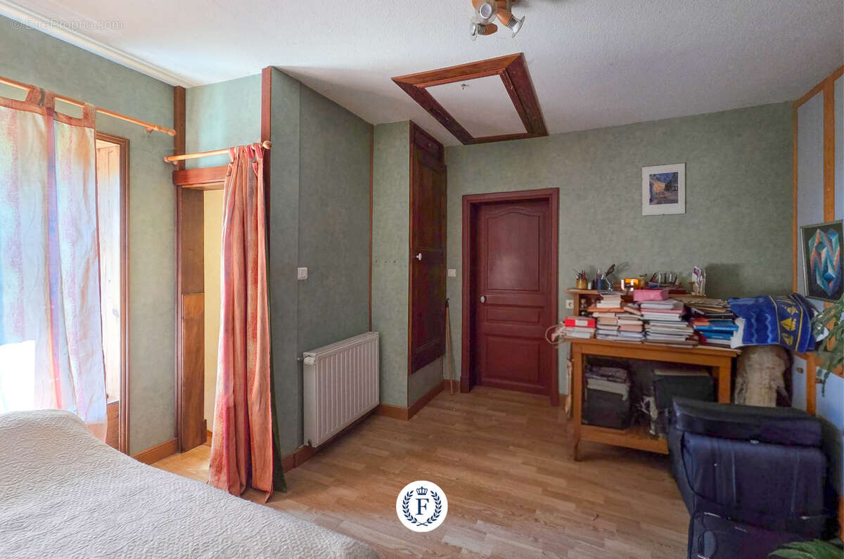 Maison à SAINT-BONNET-DES-BRUYERES