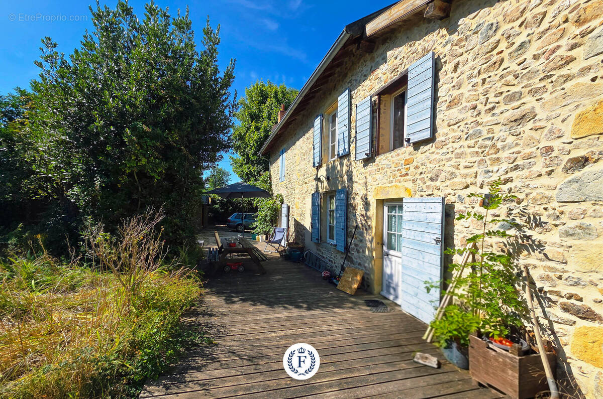 Maison à SAINT-BONNET-DES-BRUYERES