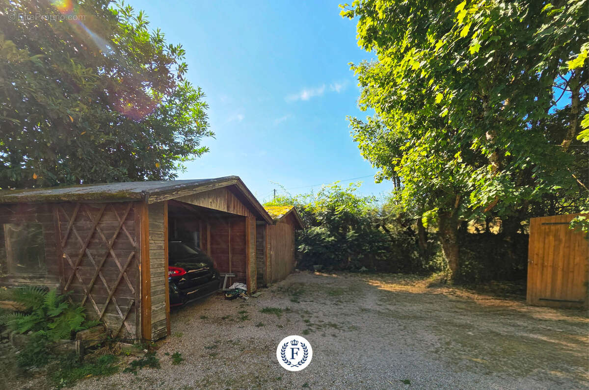 Maison à SAINT-BONNET-DES-BRUYERES