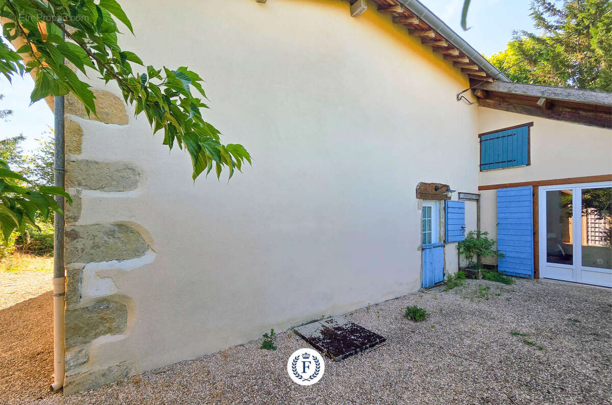 Maison à SAINT-BONNET-DES-BRUYERES