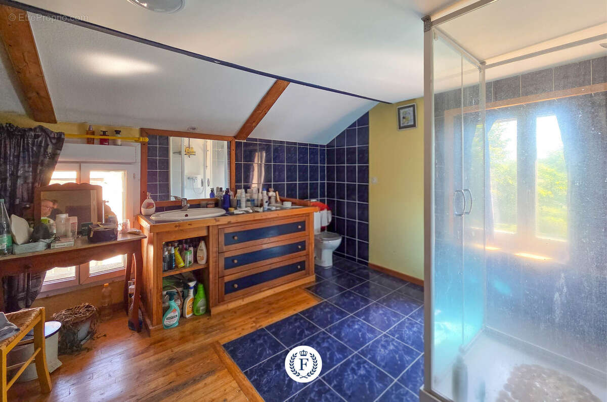 Maison à SAINT-BONNET-DES-BRUYERES